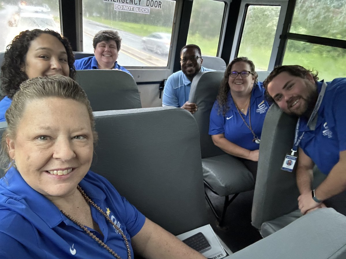 SPS ITRTs on the way to Convocation! #SPSCreatesAchievers #IntentionalTech #EduTechCoach