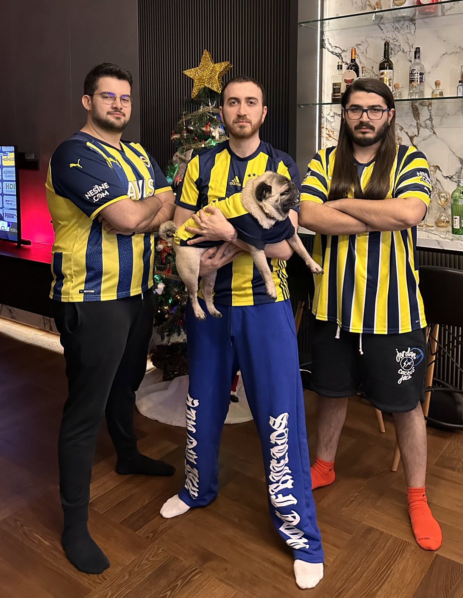 feritkw's tweet photo. Aga kalk fenerin maçı var https://t.co/GfLEosNcOY