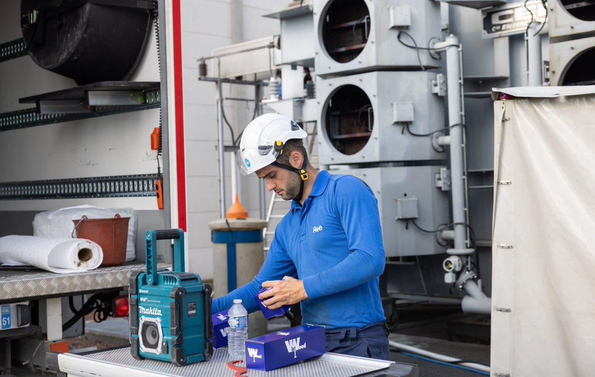 RTE_nord's tweet photo. #JeudiPhoto - La maintenance est essentielle chez @RTE_France pour assurer une alimentation électrique ⚡️ 24h/24. Nos salariés ont réalisé la réhabilitation d'un transformateur à #Beuvry dans le @pasdecalais62.  Cet ouvrage permet d'abaisser et d'élever le niveau de tension. https://t.co/pKxUjtOt6F