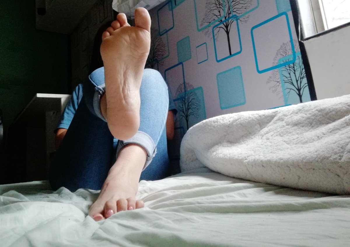 Ladyvenus981's tweet photo. 👅👅

#feet #feetfinder https://t.co/SreRG30hvQ