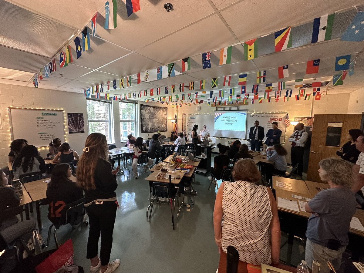 Packed house for <a href="/HayfieldDems/">Hayfield Young Dems</a> kickoff meeting! Thanks <a href="/ssurovell/">Senator Scott Surovell - ssurovell.bsky.social</a> and <a href="/SupervisorLusk/">Rodney Lusk</a> for helping hype up our students ahead of an important election year in Virginia! #vapolitics