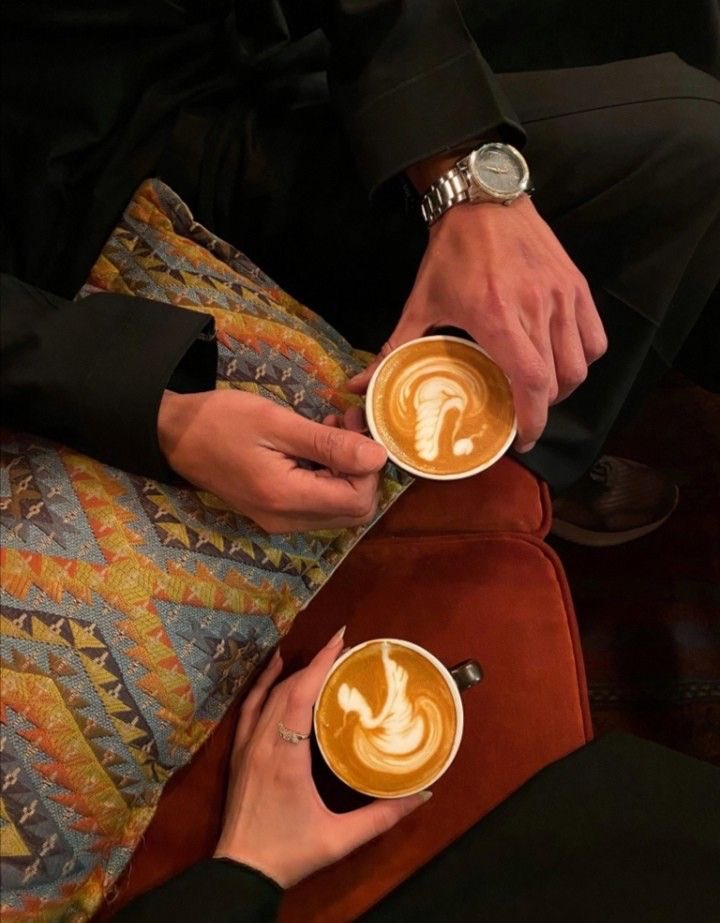 كوبين قهوة ووجه سمح المحيا 🤍