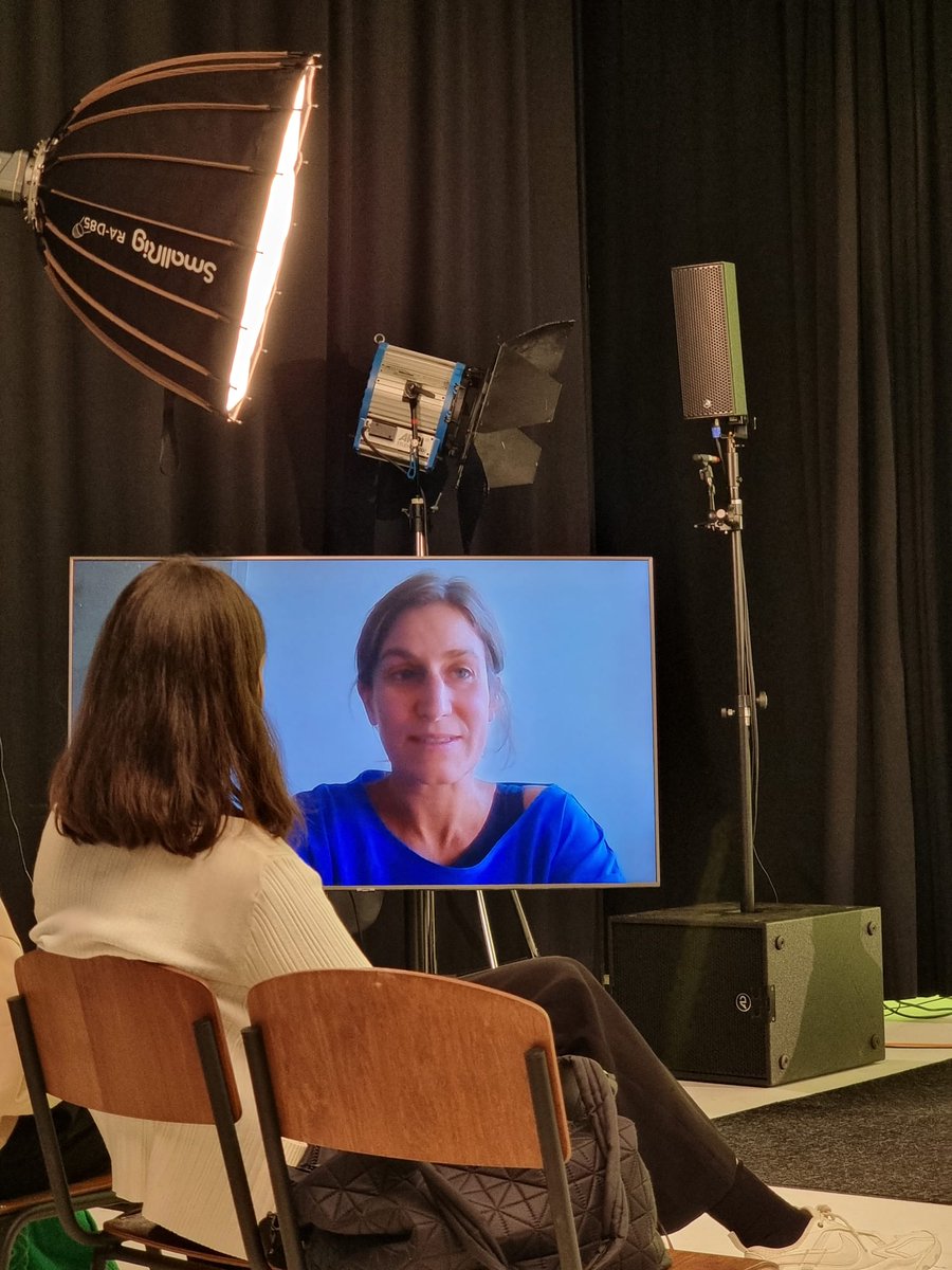 Wie sprechen wir über die #Klimakrise? "Es braucht weniger Fakten, viel mehr Emotionen und Geschichten des Erfolgs", meint Mitbegründerin von <a href="/halloklima/">Hallo-Klima.de</a>, Marianne Dobner. #Klimanarrativ #VIDEOcamp