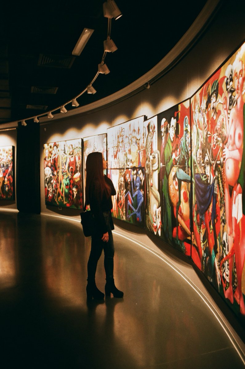 leadgengabgreen's tweet photo. So amazed by these paintings! The complexity of the strokes and emotions of these pieces are surely beautiful, have always dreamed of doing artwork like these but my hands just can't for goodness sake, LOL!
Is anyone an artist here? Gosh, you're so lucky if you are! Keep that up! https://t.co/muxAXE7UNe