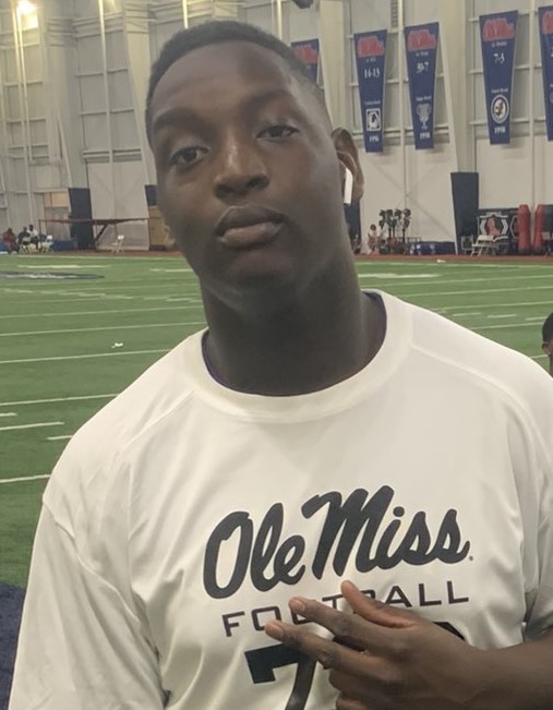 Meet Lorenzo Jackson, a 2025 OL from Southaven (Desoto Central) that could be about to blow up 247sports.com/college/ole-mi… #OleMiss #HottyToddy
