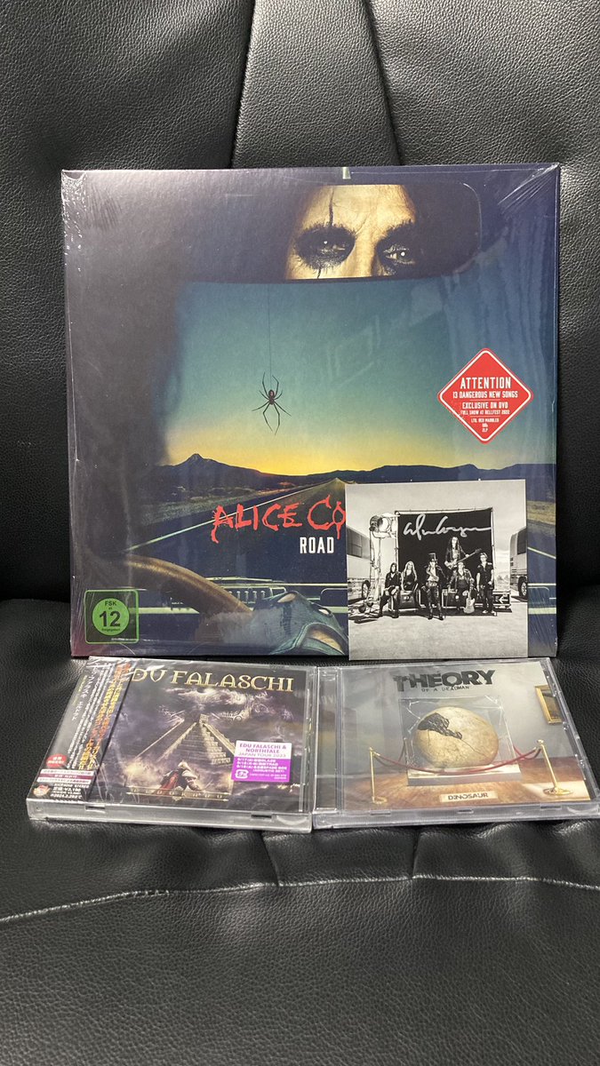 666_metallic's tweet photo. 今日の収穫。
#AliceCopper #EduFalaschi #Theoryofadeadman https://t.co/dejHutSaAV