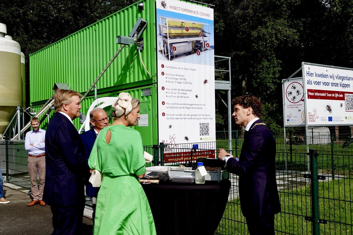Op het terrein van Aeres MBO Barneveld bezoeken Koning Willem-Alexander en Koningin Máxima het Poultry Expertise Centre. Dit centrum is een samenwerkingsverband van bedrijven, overheid en kennisinstellingen die betrokken zijn bij de pluimveesector.
koninklijkhuis.nl/actueel/nieuws…