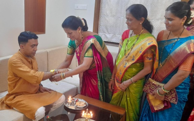 On behalf of <a href="/SanatanSanstha/">Sanatan Sanstha</a> #Rakhi tied to <a href="/DrPramodPSawant/">Dr. Pramod Sawant</a> CM of Goa

Raksha Bandhan is celebrated to wish the brother prosperity and brother to provide security to the sister.

Read more : sanatanprabhat.org/english/81777.…

#रक्षाबंधन