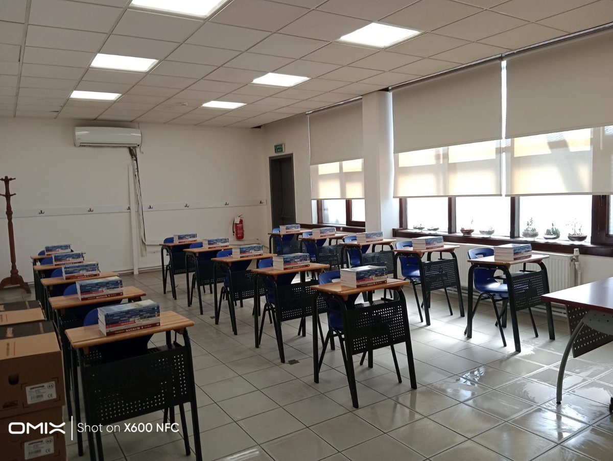 ayetazeraransa1's tweet photo. Ders Kitaplarımız Bakanlığımız Tarafından Ücretsiz Olarak Gönderildi. Çok Teşekkür Ederiz. Öğrencilerimizin Sıralarına Yerleştirdik.Teslim Alınmayı Bekliyorlar. @tcmeb @MeslegimHayatim @istanbulilmem @MucahitYentur @istanbul_MTE  @sileilcemem @OkanAYHAN55 @GMetcan https://t.co/SbPIyGsIZO