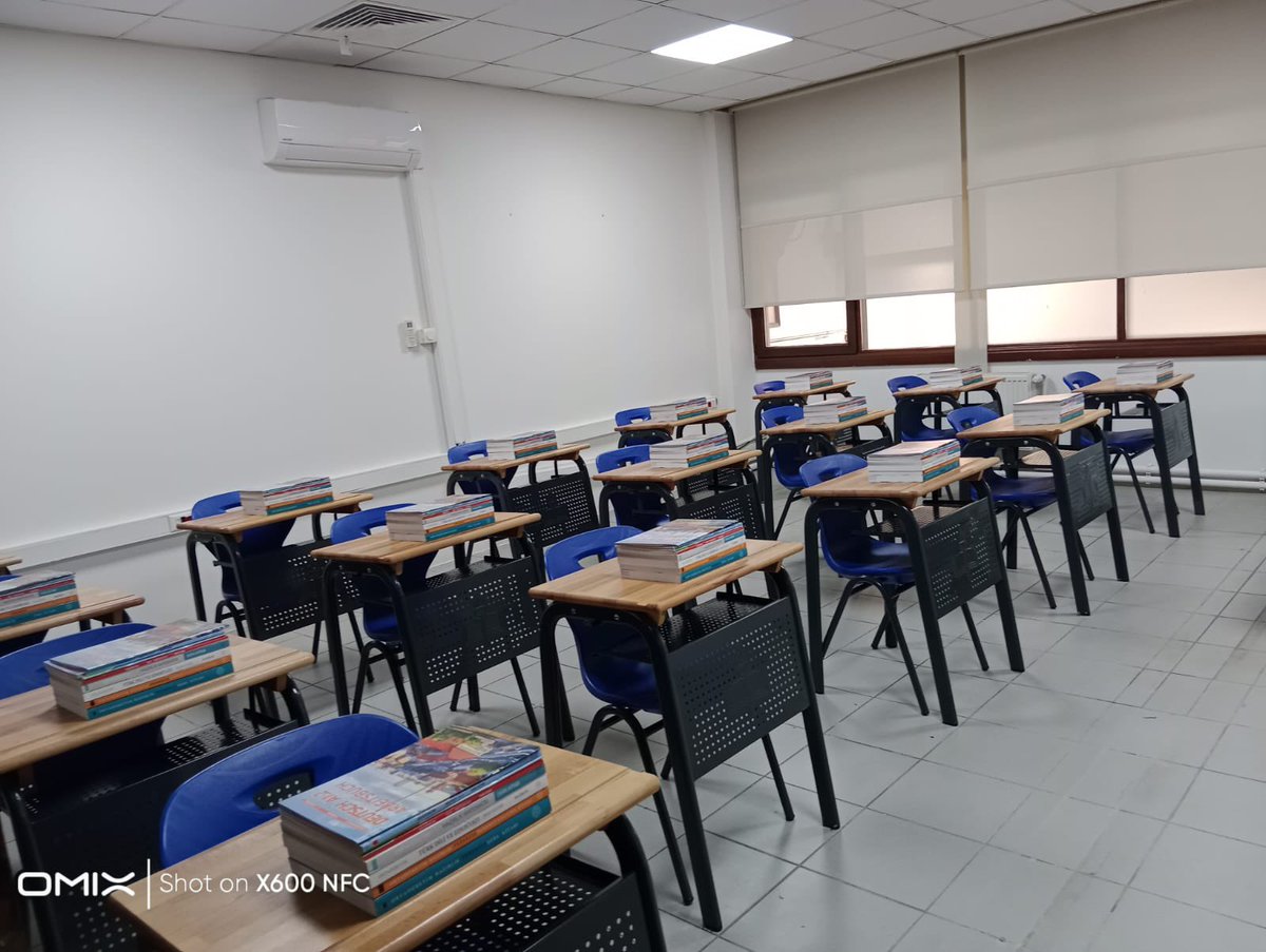 ayetazeraransa1's tweet photo. Ders Kitaplarımız Bakanlığımız Tarafından Ücretsiz Olarak Gönderildi. Çok Teşekkür Ederiz. Öğrencilerimizin Sıralarına Yerleştirdik.Teslim Alınmayı Bekliyorlar. @tcmeb @MeslegimHayatim @istanbulilmem @MucahitYentur @istanbul_MTE  @sileilcemem @OkanAYHAN55 @GMetcan https://t.co/SbPIyGsIZO