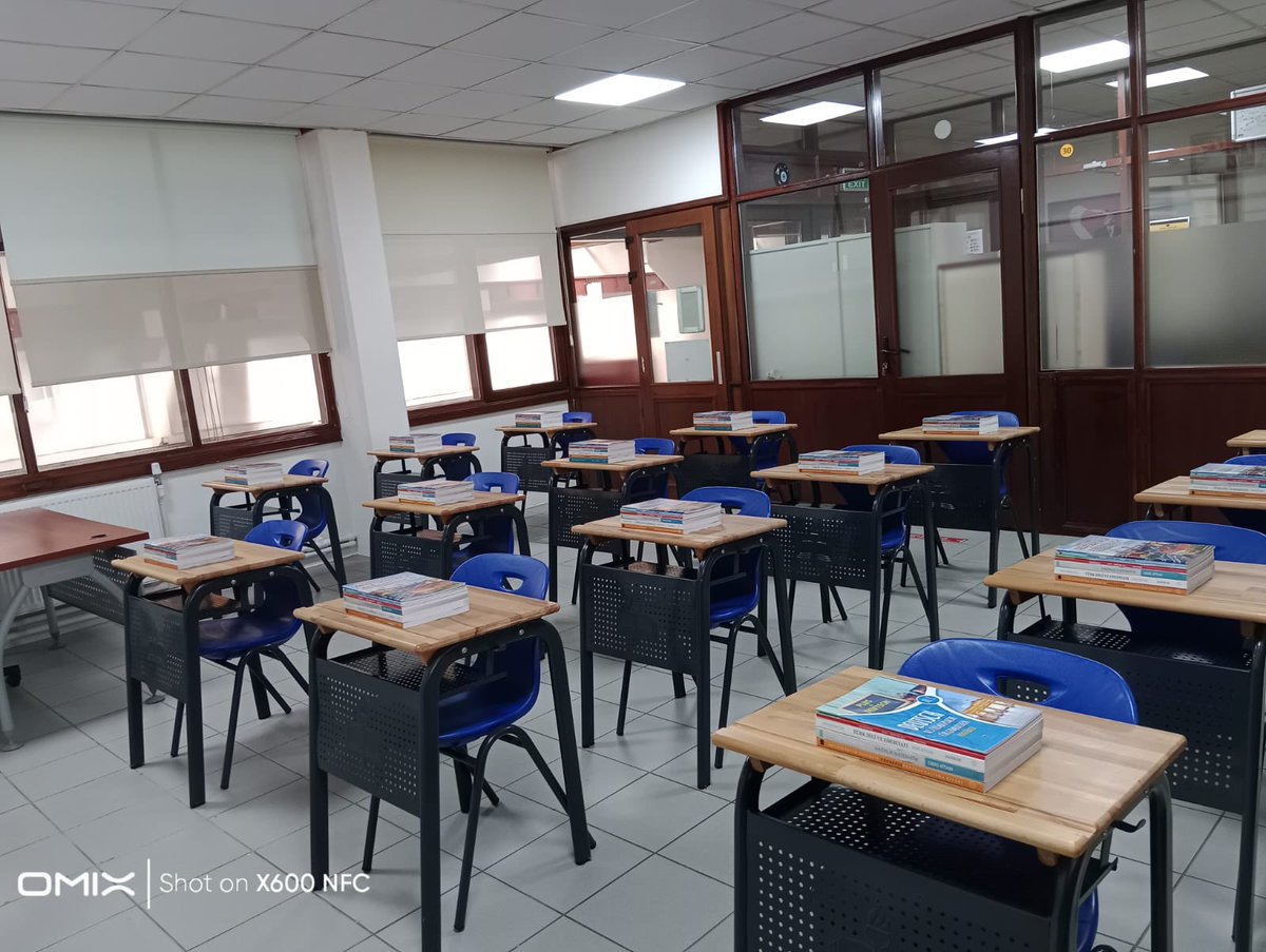 ayetazeraransa1's tweet photo. Ders Kitaplarımız Bakanlığımız Tarafından Ücretsiz Olarak Gönderildi. Çok Teşekkür Ederiz. Öğrencilerimizin Sıralarına Yerleştirdik.Teslim Alınmayı Bekliyorlar. @tcmeb @MeslegimHayatim @istanbulilmem @MucahitYentur @istanbul_MTE  @sileilcemem @OkanAYHAN55 @GMetcan https://t.co/SbPIyGsIZO