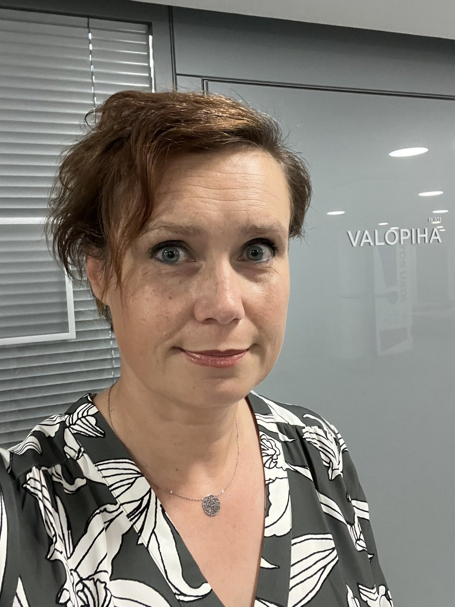 Jännitystä ilmassa. Syksyn eka luento käsillä. Hassua, että vaikka takana on lähes tuhat luentoa, niin aina kesätauon jälkeen on hieman enemmän jännitystä. Onko muilla esiintyjillä sama esim. esiintymiskonkari @poskiparta?