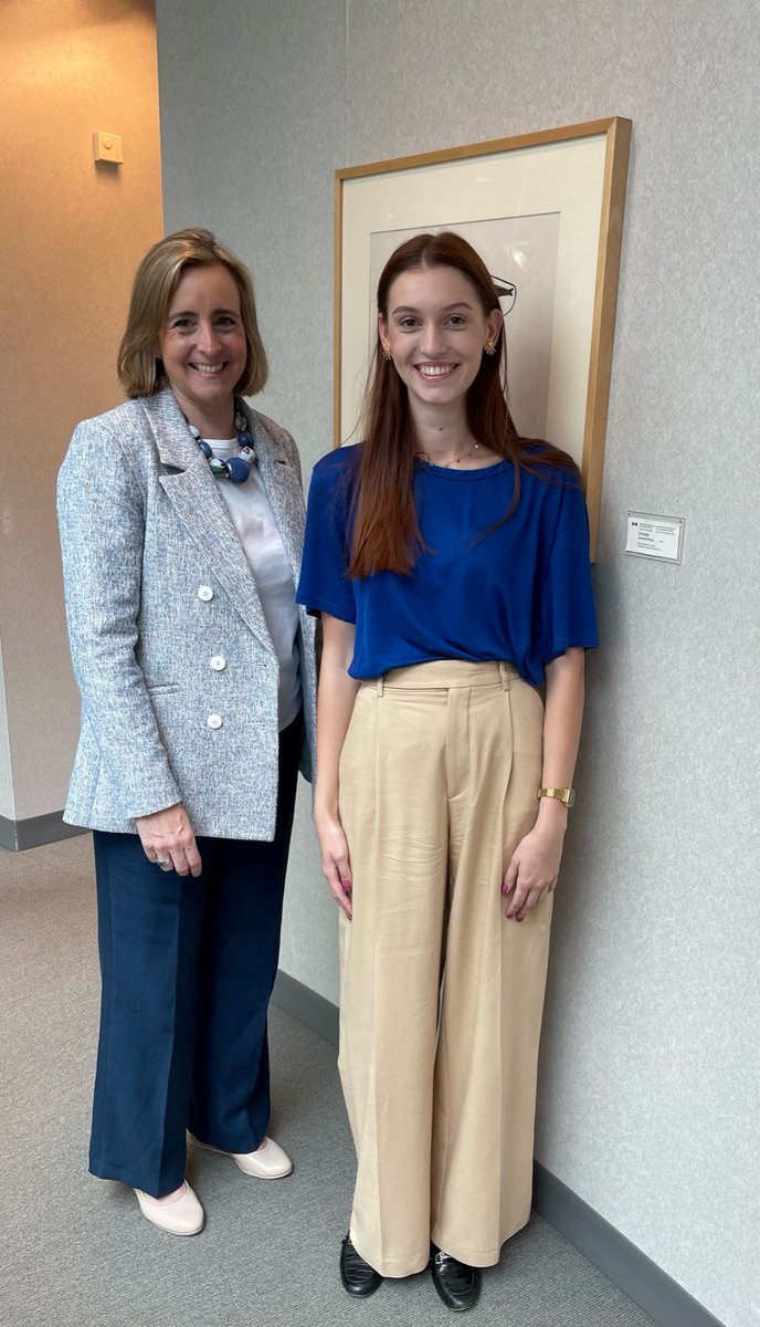 It is wonderful to have had you at the 🇨🇦 Embassy as an intern this summer Anna Wieczorek.  Dziękuję bardzo!   We wish you all the best as you continue your MasterS in journalism and Canadian Studies at Warsaw University.
#SheLeadsHere