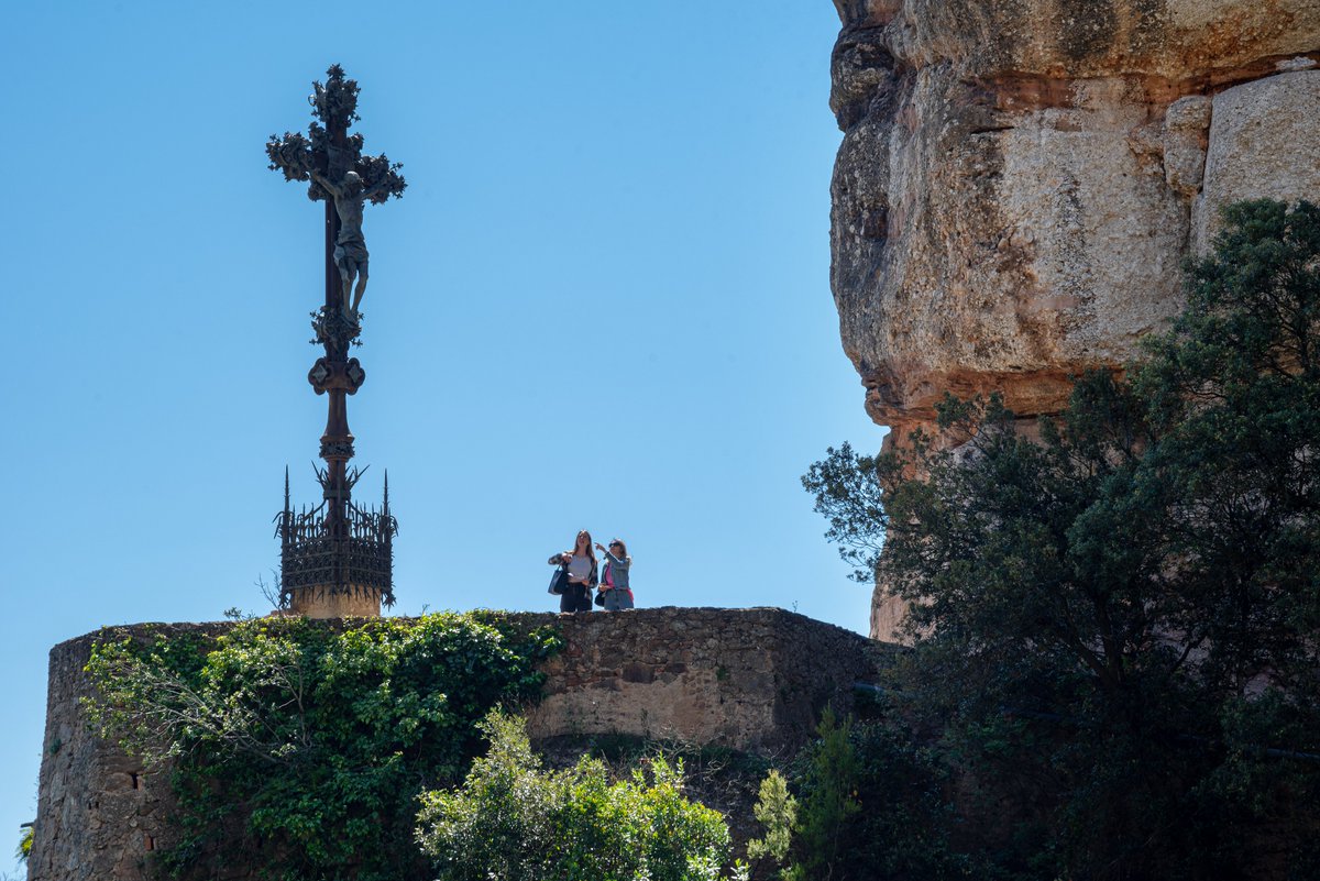 FGC_Montserrat's tweet photo. ๐ On the way to #SantaCova, take a second to admire its incredible panoramic views.
๐ And the modernist outdoor sculptures that symbolize the mysteries of the Rosary.
๐ฒ Discover the full experience here: https://t.co/5HNaJK7e5S
#TheEasyWay https://t.co/NSnxukVHH4