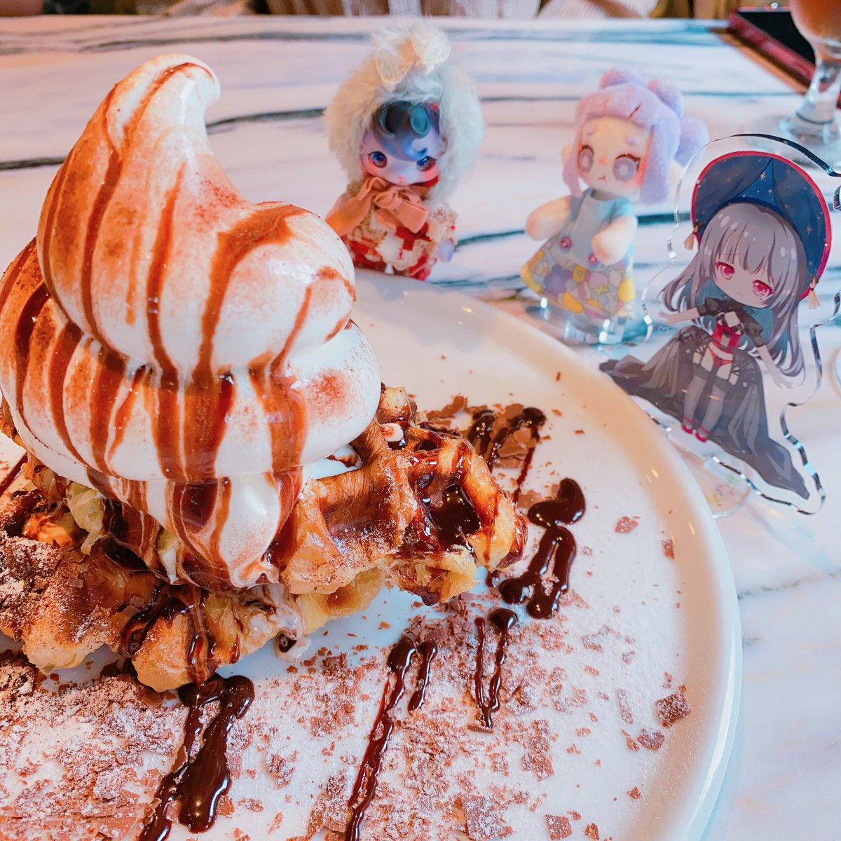 「久々に外に出た。ふにゃほわさんとお茶しちゃった。ほわほわな可愛いかたでほっこり色」|和泉つばす✨花粉症つらいのイラスト