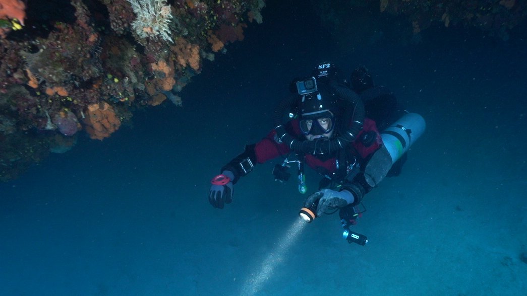 Never Stop Exploring. 📸 <a href="/vtsiairis/">Vassilis Tsiairis</a> #tecdiving #cavediving #ccrdiving #darkcave #tunnel #ccr #scubadiving #mediterranean