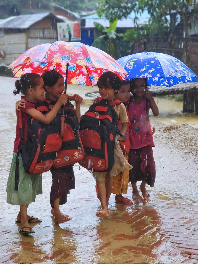 SahatZia_Hero's tweet photo. School life is a sweetest  part of life.

Rohingya refugee children coming from the School 🎒 during the rain in the #Refugee Camp in Cox's Bazar, Bangladesh.

 #RohingyaRefugees #Education #Children #Photography #Documentary https://t.co/JPXd0aTmjs