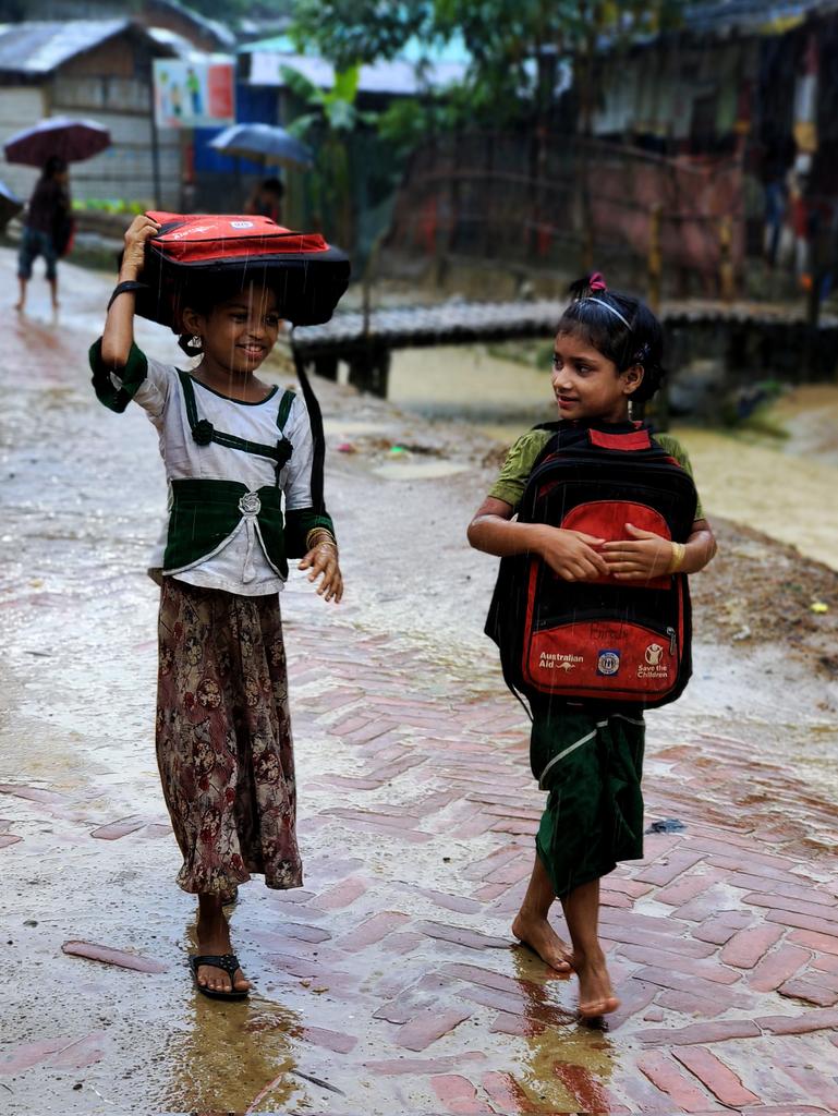 SahatZia_Hero's tweet photo. School life is a sweetest  part of life.

Rohingya refugee children coming from the School 🎒 during the rain in the #Refugee Camp in Cox's Bazar, Bangladesh.

 #RohingyaRefugees #Education #Children #Photography #Documentary https://t.co/JPXd0aTmjs