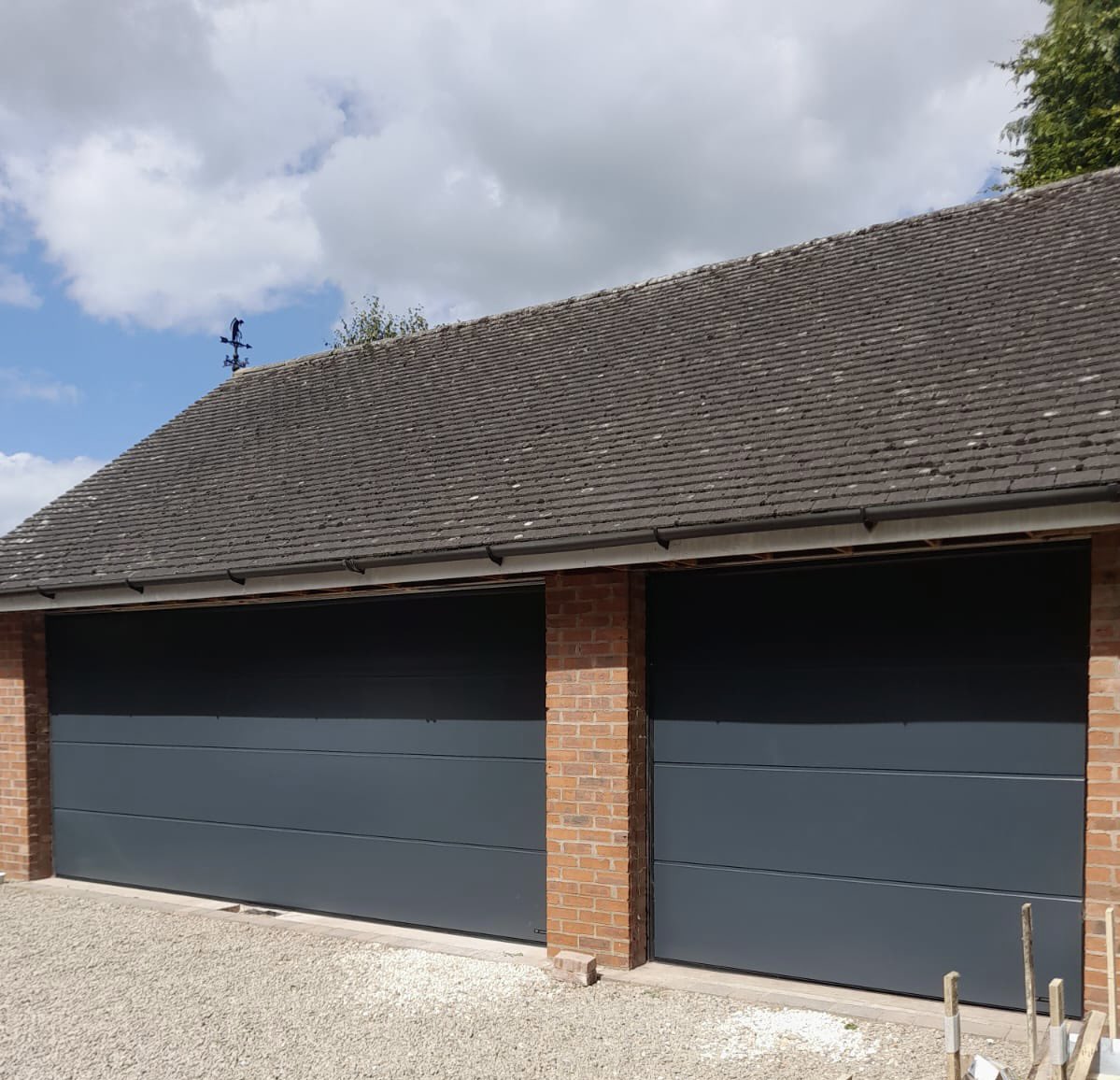 jdukdoorsystems's tweet image. We’re doubling up on style and functionality with this latest installation 🤩

Say hello to not one☝🏻, but two of our stunning Wisniowski garage doors✌🏻

Interested for your next project? Contact us today on:

📞 01924472924
📧sales@jdukltd.co.uk

#garagedoorgoals #doubledoor