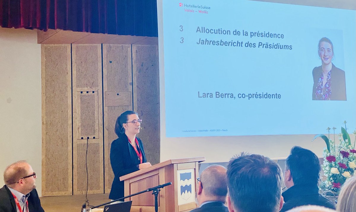 Constantin_VWP's tweet photo. #hotelleriesuissevalais Allocution de la présidence #lara_berra #beat_eggel #valais  Pour une hôtellerie forte et dynamique 🤩 https://t.co/8FWakey6AX