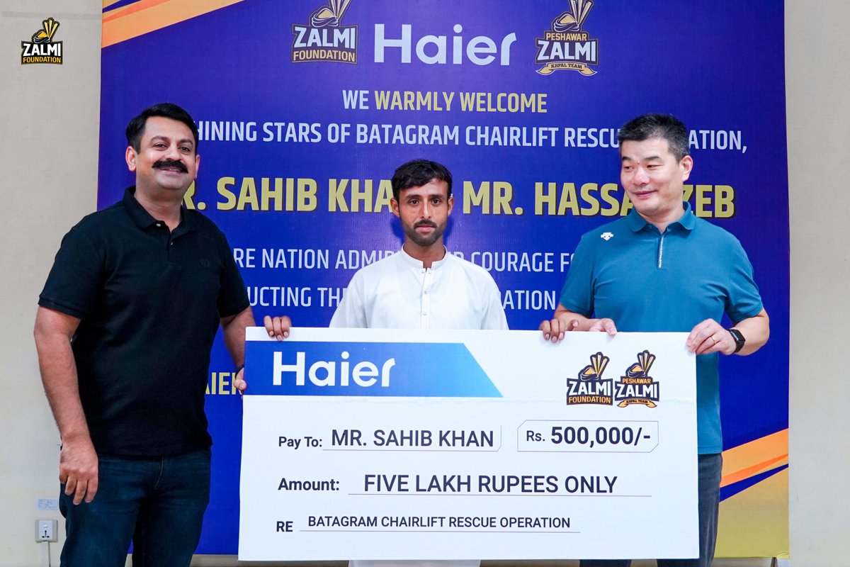 FoundationZalmi's tweet photo. From the heights of #Batagram to the heartwarming halls of Zalmi Office Lahore, we salute Sahib Khan & Hassan Zeb. Their fearless rescue on that chairlift day embodies our nation's spirit. Today, we honor their valor with cash awards, job offers, and a place in the Zalmi family.
#HeroesOfBatagram #battagramchairlift #ZalmiFoundation #BringingBackSmiles