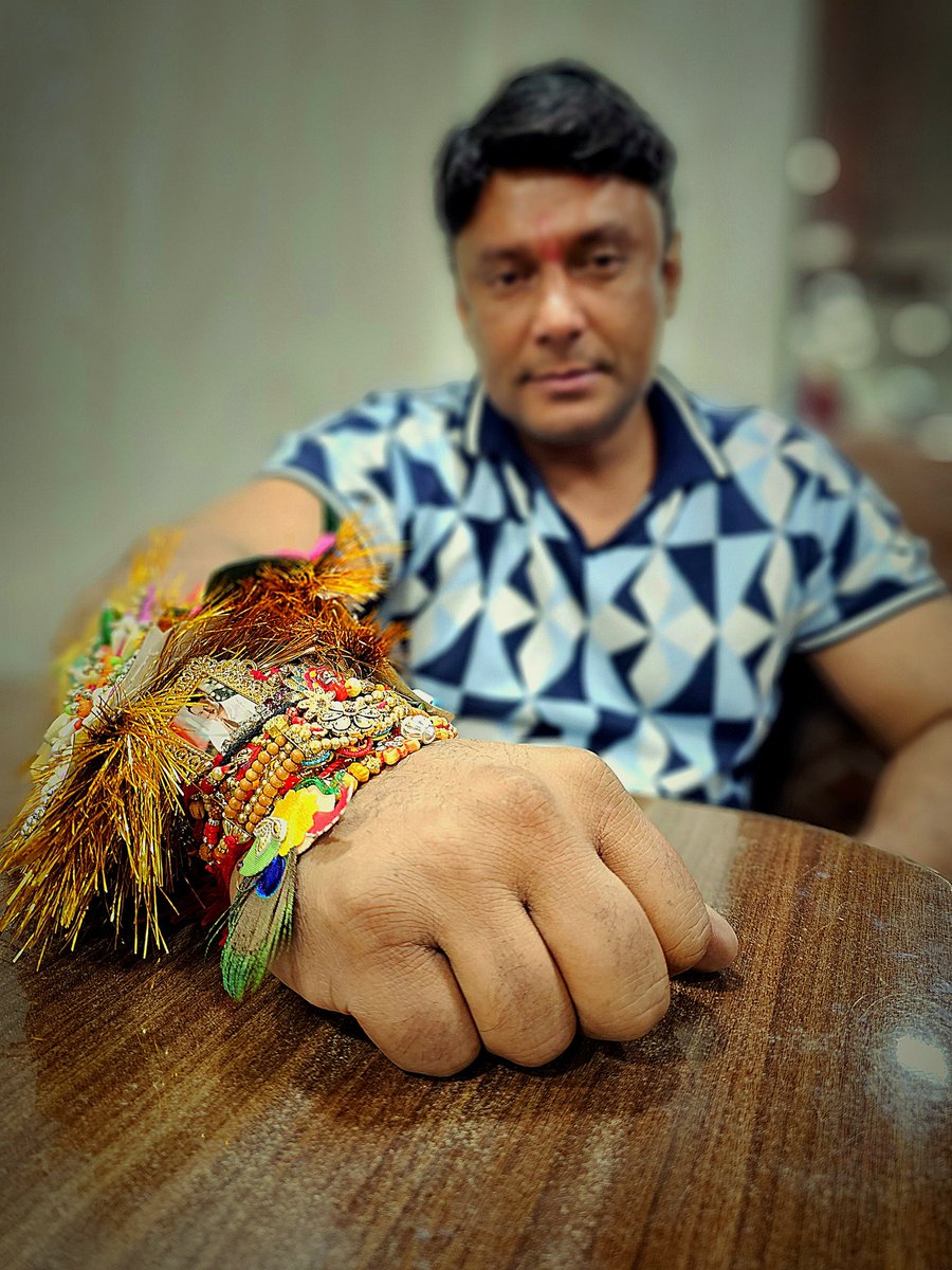 dasadarshan's tweet photo. ಇಂದು ಕೂಡ ಮನೆ ಬಳಿ ಬಂದು ರಾಖಿ ಕಟ್ಟಿದ ನನ್ನ ಎಲ್ಲಾ ಅಕ್ಕತಂಗಿಯರಿಗೆ ಹೃದಯಪೂರ್ವಕ ಧನ್ಯವಾದಗಳು https://t.co/cjk1qe6e4q