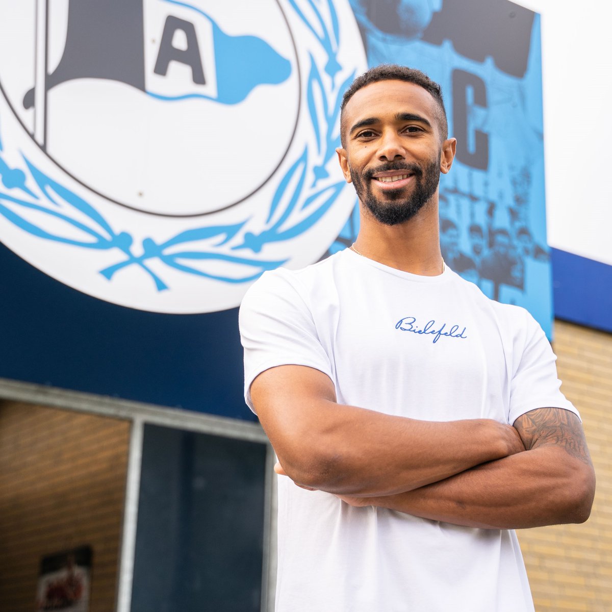 FCA Sarenren Bazee vor dem Abflug