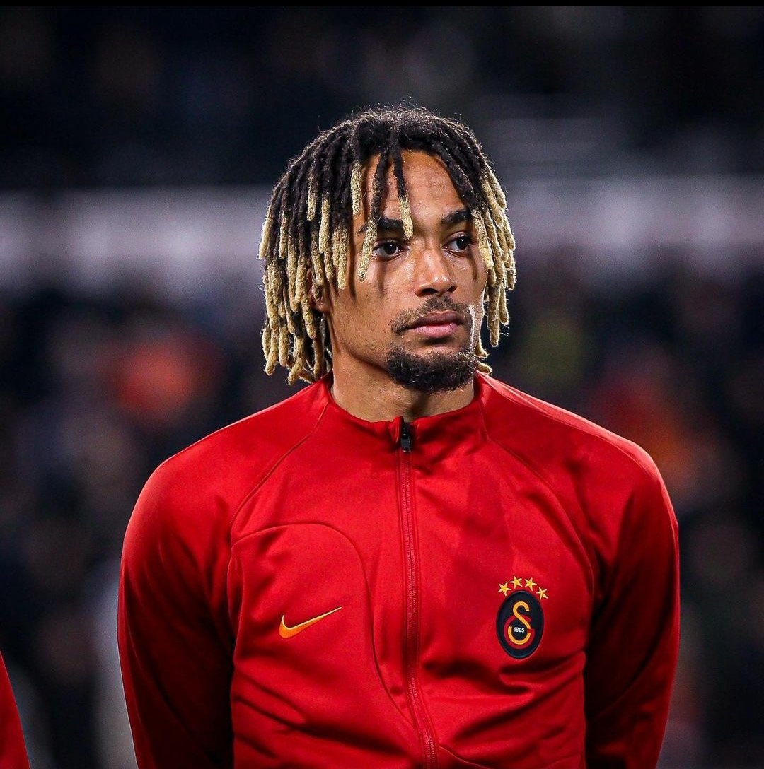 Sacha Boey: "Hayattaki en büyük mutluluğum annemi gururlandırmak. Futbolu bilmediği halde 14 yaşında beni Rennes’e bıraktı, bana inandı. Anneme en iyi şekilde teşekkür etmeye çalışıyorum.”