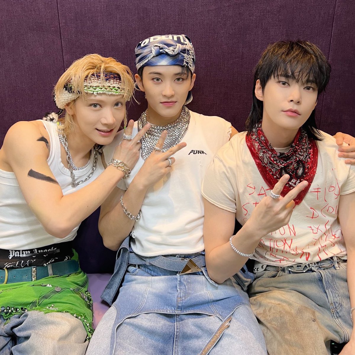 아 쭈은데…
셋이 넘 쭈아
국적이 다달러 
다국적캣