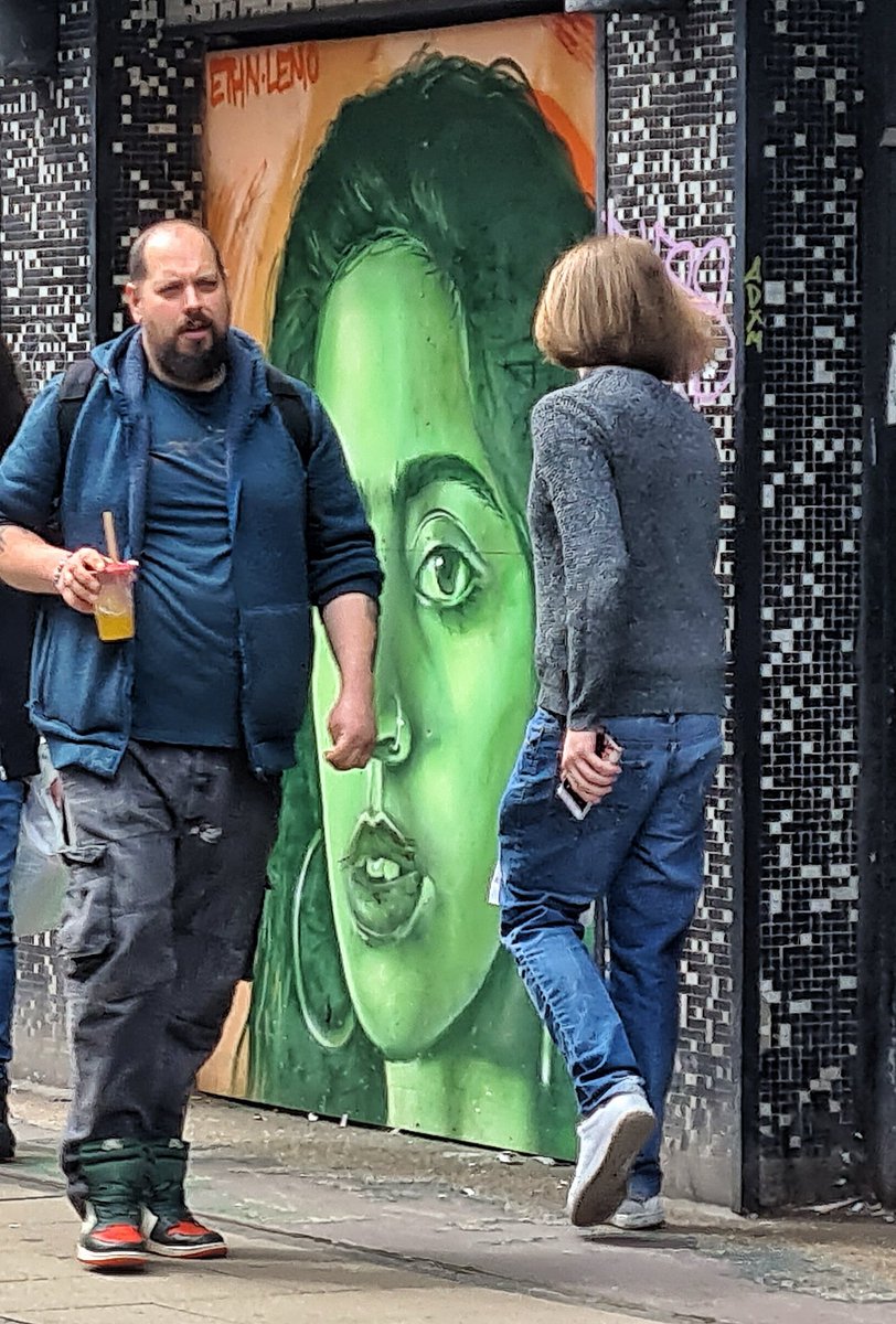 Planetphil168's tweet photo. "I've got my eye on you"
#streetart #streetphoto #steeetphotography #citycentre #greenface #galaxys20 https://t.co/NnnrvfkQny
