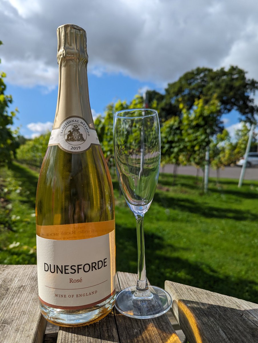 Have you had the chance to try our award winning Dunesforde sparkling Rose? This sparkling wine won a silver award at WineGB for its beautiful flavour and citrus notes!