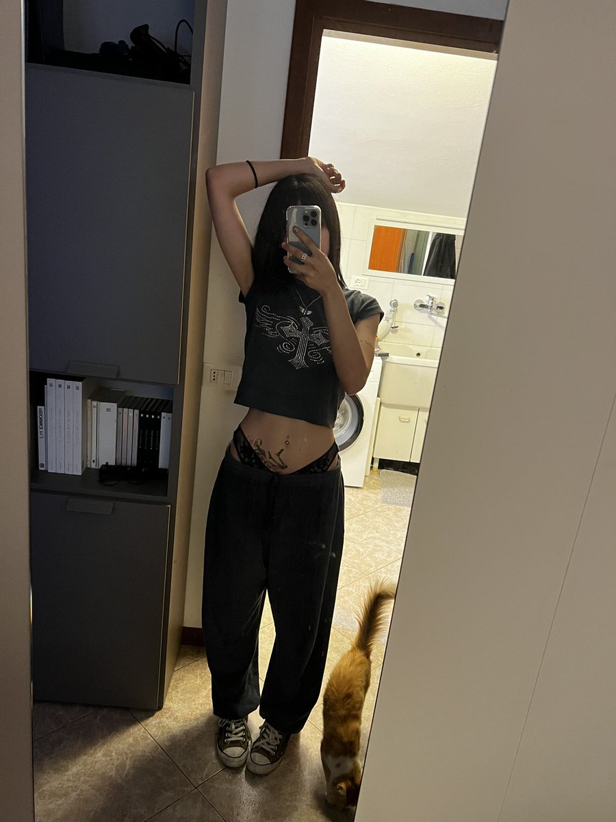 yoongissves's tweet photo. b0dy check ft my cat🫶🏻
49.7 kg 170 cm bmi:17 https://t.co/BLqMUVYXLC