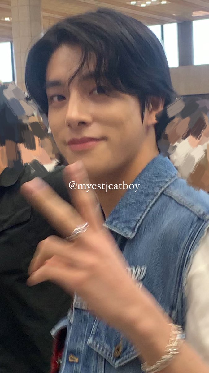 재윤아!! 하고 불러보았다

#JAKE #제이크 #ENHYPEN #엔하이픈