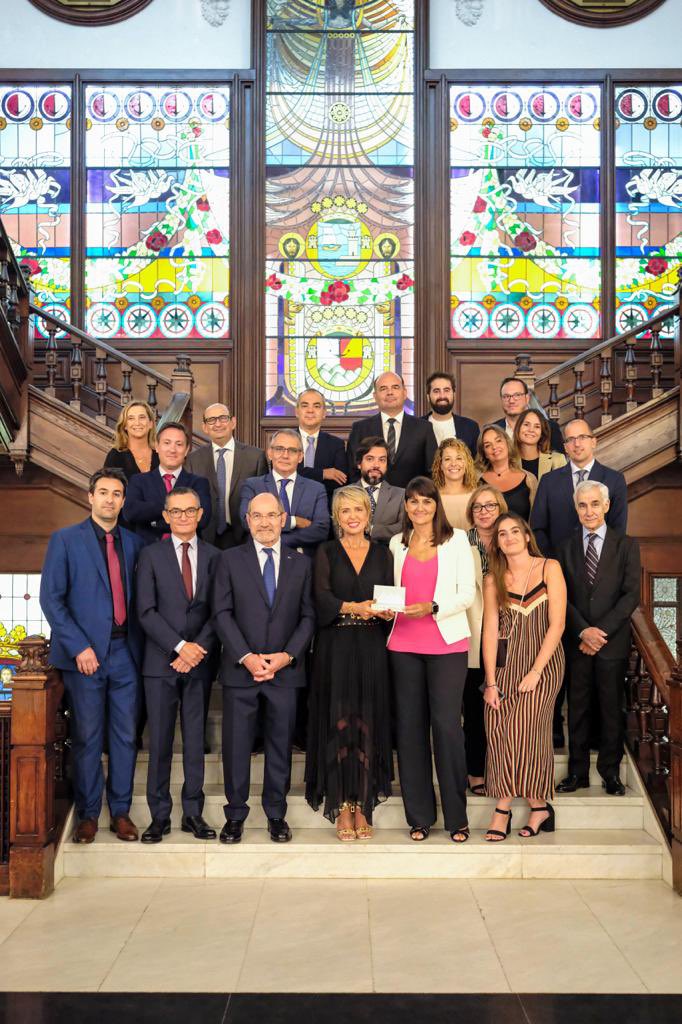 carmeartigas's tweet photo. Ayer recibí como @SEDIAgob  el premio anual de @AMETIC_es. Gracias por reconocer la labor de un gran equipo: Salva  Estevan #DGDIA , Jesús Torres #SGAD, @albertmlacambra @redpuntoes, Felix Barrio @incibe, Alberto Palomo @datosgob, @Alejandrartero8 #DirCom  y @PilarMairal #DirGab https://t.co/EHZExFRsPa