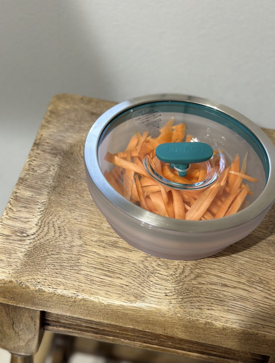 tsukineko3's tweet image. 明日から9月だというのに
残暑がキビシイ〜😂

今から夕飯の支度〜💦
あ〜面倒くさい‼️🤣ww
…って思う時に活躍してくれる
私のお気に入りアイテム✨

マイヤー
エニデイ 耐熱ガラスボウル 

下ごしらえにメチャ便利❣️
ポテトサラダや蒸し鶏etc✨

今日はまずは🥕をww 
#マイヤー
#エニデイ
#Anyday