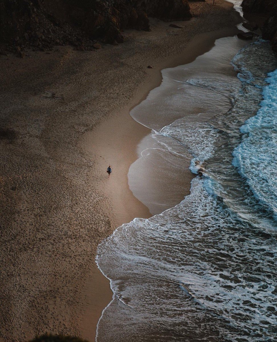 There are 10 thousand routes in life. But the best route is honesty with others and honesty with yourself.

~ a tangled mind 
📷 Jorge Chagas