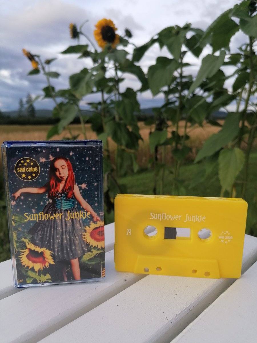 Our new album "SUNFLOWER JUNKIE" is now available on limited edition cassette! Get yours here:
sadchloe.bandcamp.com/album/sunflowe…