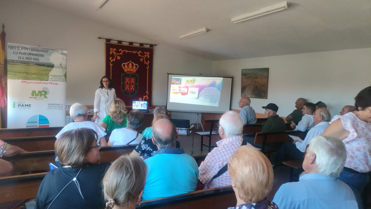femurmujerrural's tweet photo. ✅ Gran acogida en la primera jornada nacional de nuestro programa formativo "El Futuro está en tus Manos" con @MariaAlonso_Mar 🔝Hoy en Las Berlanas  con mucha #formación que aportar  💪

#PAC #Emprendimiento #TitularidadCompartida #Innovación #MujerRural #MundoRural #Formación https://t.co/a3qSkHUjLE