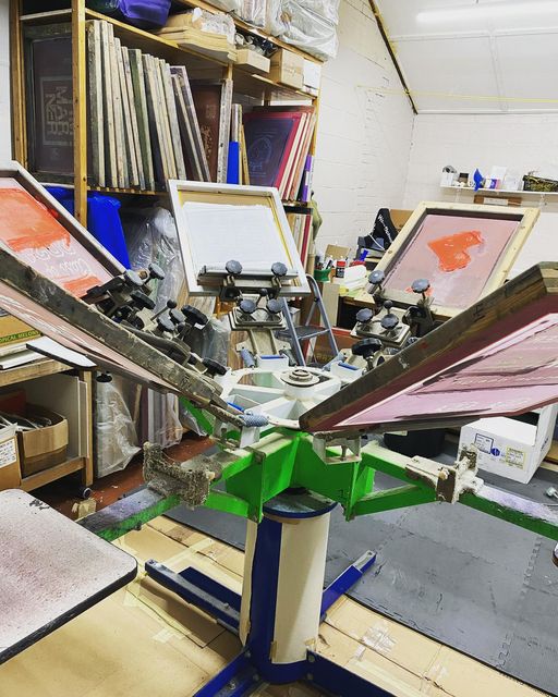 abcprintwear's tweet image. Did you know? 🤔
We offer screen printing as one of our many varieties of decorating options for your garments! 🎨
Elevate your garment with the power of screen printing!  #ScreenPrintingAdvantages #VibrantDesigns #LastingImpressions #screenprinting #garmentdecoration