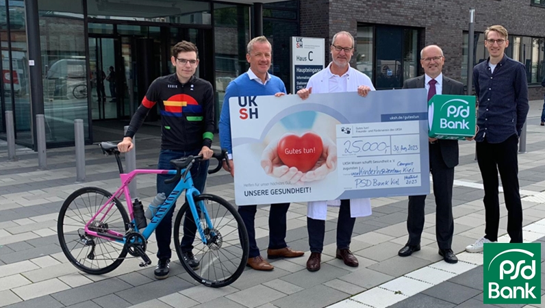 Am 30. August überreichte unser Vorstand Jörg Bercher einen symbolischen Spendenscheck über 25.000 Euro an das Kinderherzzentrums des <a href="/UKSH_KI_HL/">Universitätsklinikum Schleswig-Holstein</a> am Campus Kiel. Mehr Infos unter psd-kiel.de/news