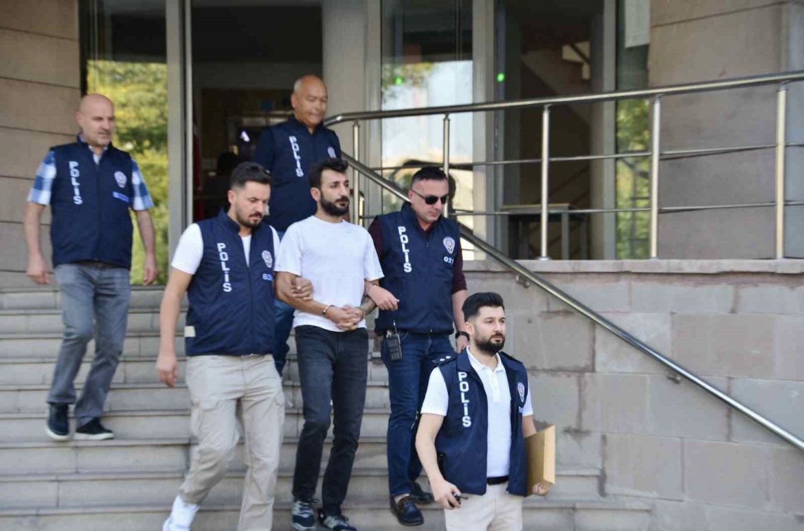 #SONDAKİKA | Paw Guards’ın yöneticisi Erkin Erdoğdu, tutuklandı.

#ErkinErdoğdu #PawGuards
