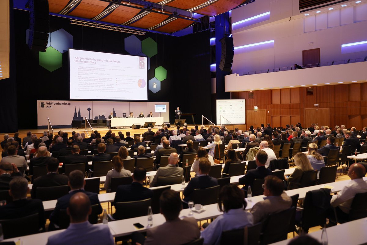 #GEG, #klimaneutral|e Bestände, #Nachhaltigkeitsberichterstattung, #Baukosten, #bezahlbar|e Mieten:  Große Aufgaben für die sozial orientierte Wohnungswirtschaft sind Thema bei der #Mitgliederversammlung beim #VdW-Verbandstag 2023.