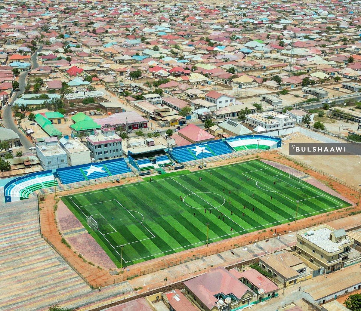 Gaalkacyo oo isku diyaarinaysa martigelinta koobka Gobollada Puntland 

Sawirada hoose waa garoonka kubadda cagta Cawaale ee magaalada Gaalkacyo ee uu barri ka furmidoono koobka Gobollada Puntland ❤️👏

📸@AB_Bulshaawi 
#bulshaawi #Gaalkacyo #Puntland