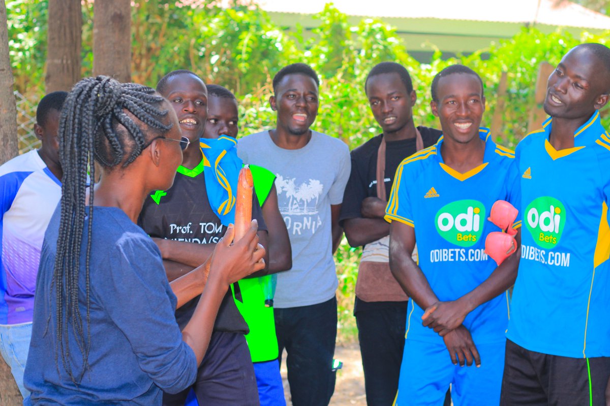 teaching the youths about various ways of preventing HIV and SRH is one of the main things we do at HEDSO. It was a great session at Nyakoko

#Hedsocares
#Wearehedso
#Commingsoon