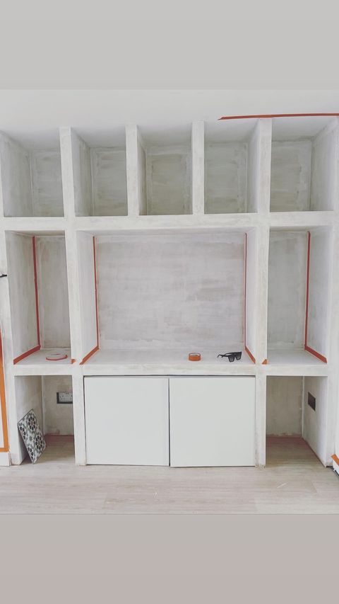 Marni using our Gloss &amp; Satin Painter's Tape 😎

Have you got yours yet? Click the link in our bio!

#FrogTapeUK #FrogTape #DecoratingTape #PaintersTape