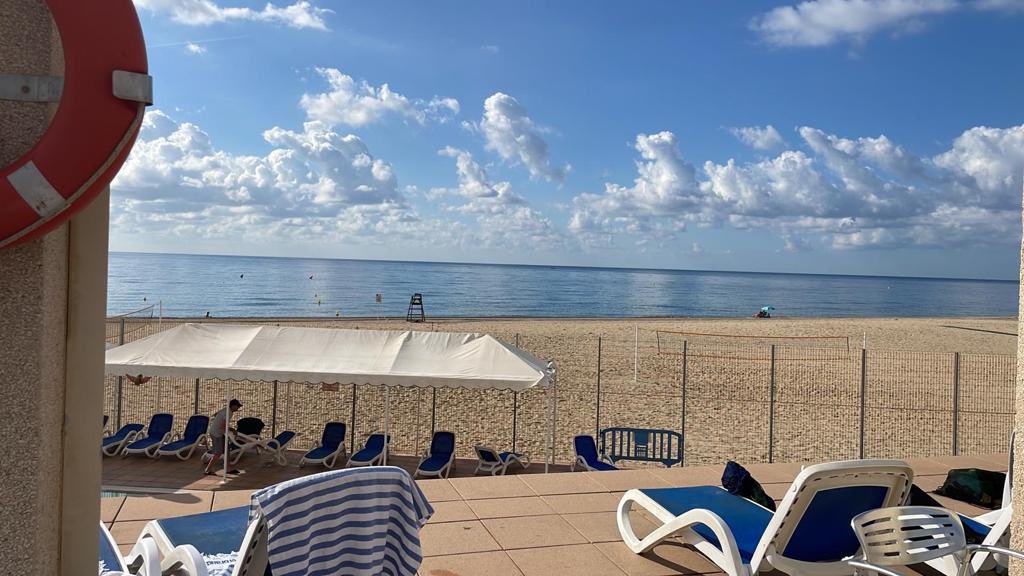 CheshamSC's tweet image. After a late arrival last night, they’ve woken to some lovely sunshine ready for the day ahead with @amershamswim #swimcamp2023