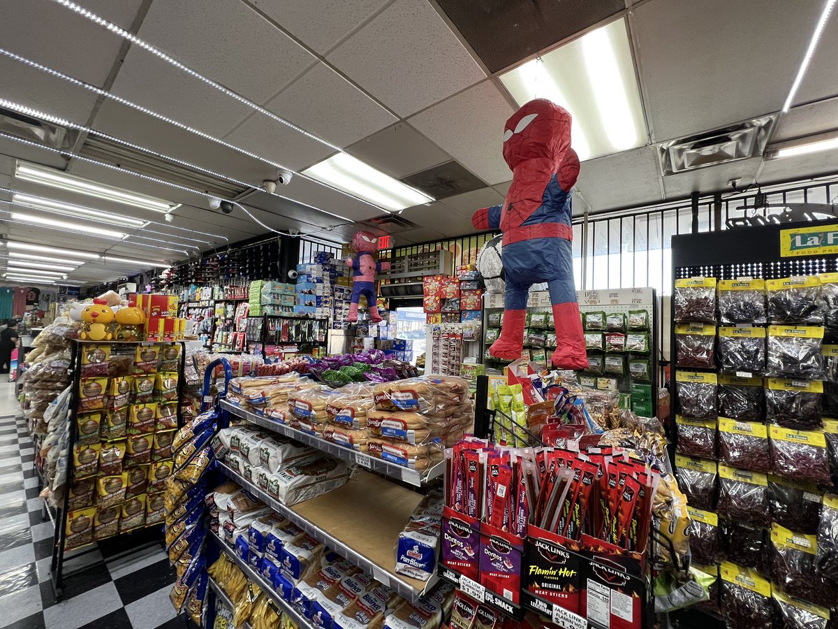 Yusuke_Shinmyo's tweet image. 初めて地元のスーパーマーケット行ってみた！

現地の人達の生活が垣間見れて良い機会になりました。

#IBJJFワールドマスター柔術選手権
#IBJJF
#WorldMaster
#ラスベガス
#LasVegas
#ガリットチュウ福島
#井賀孝
#竹井佑介