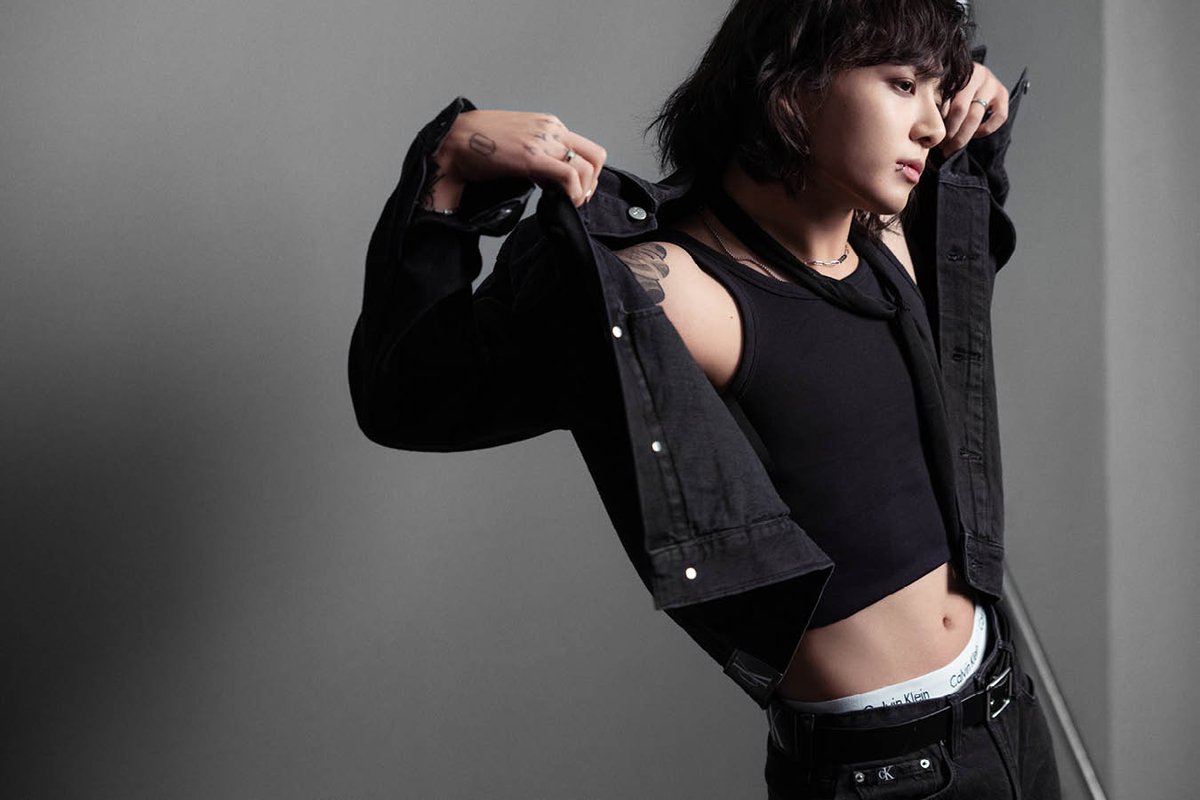 CalvinKlein__JP's tweet photo. Jung Kook／ジョングクの撮影裏を公開 https://t.co/2vdlCPNrVd
