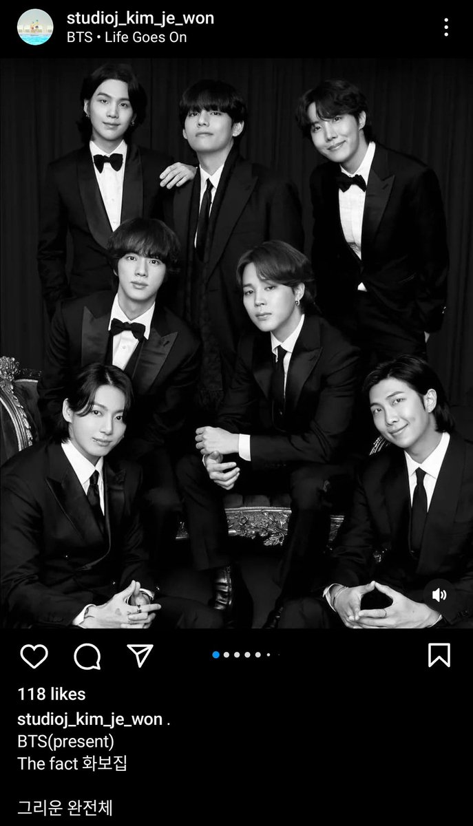 JlNSONYEONDAN's tweet photo. The photographer uploaded these pics with the caption
'The full unit we missed' and used Life Goes On as the bgm, you want me on the floor sobbing.. https://t.co/HeTwtGrPPh