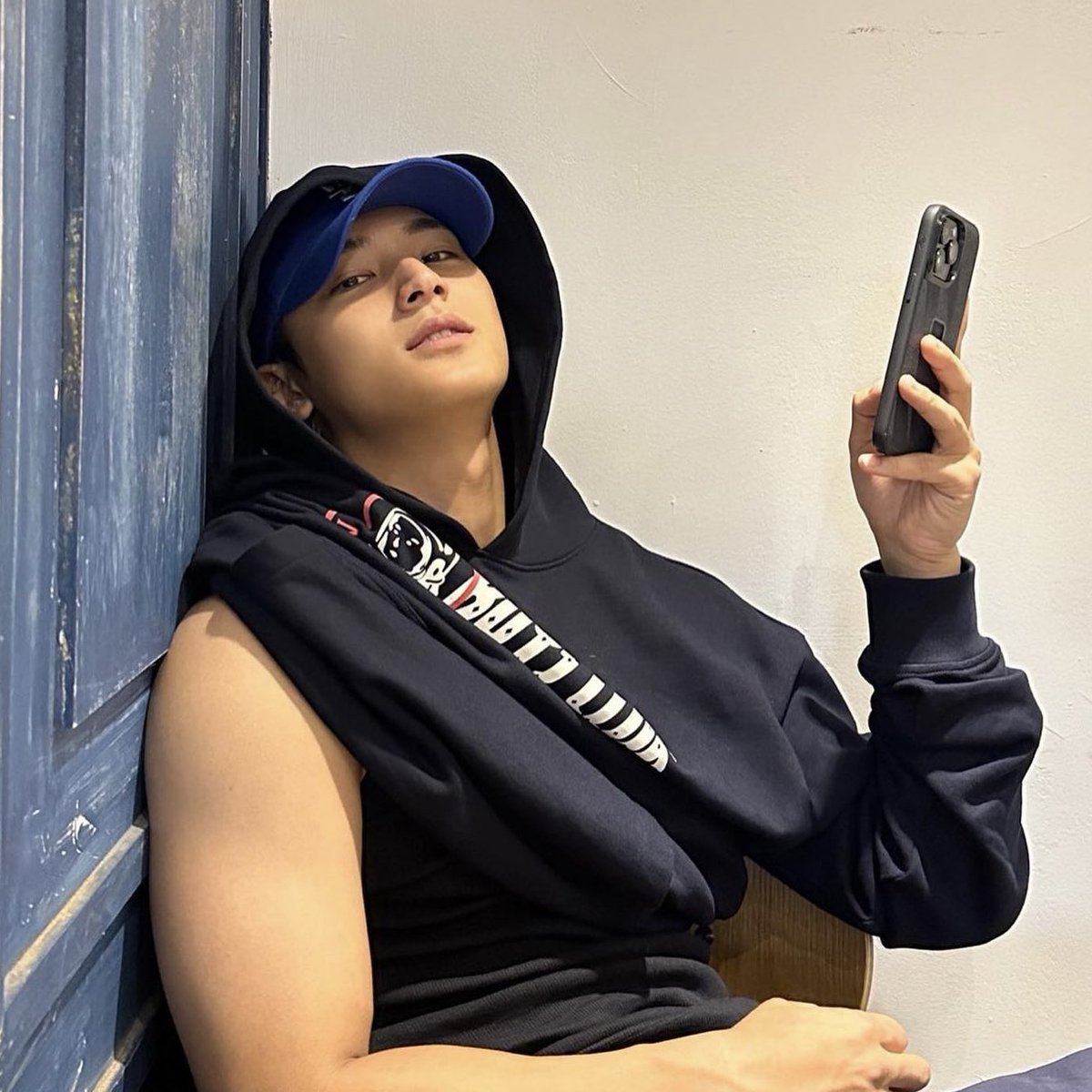 PopBase's tweet photo. SEVENTEEN's Mingyu looks effulgent in new photos. https://t.co/ePeUOJqA4m
